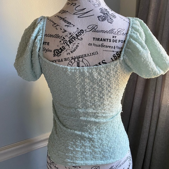 Cute top 💚 - Picture 2 of 4